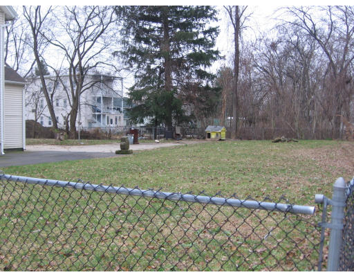 112 Eastern Avenue Springfield, MA 01109 - Photo 4 of 10 Gallery Image 4