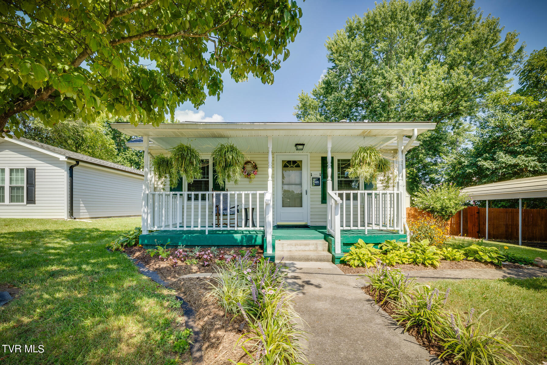 625 Plantation Road Kingsport, TN 37660 - Photo 1 of 25 001