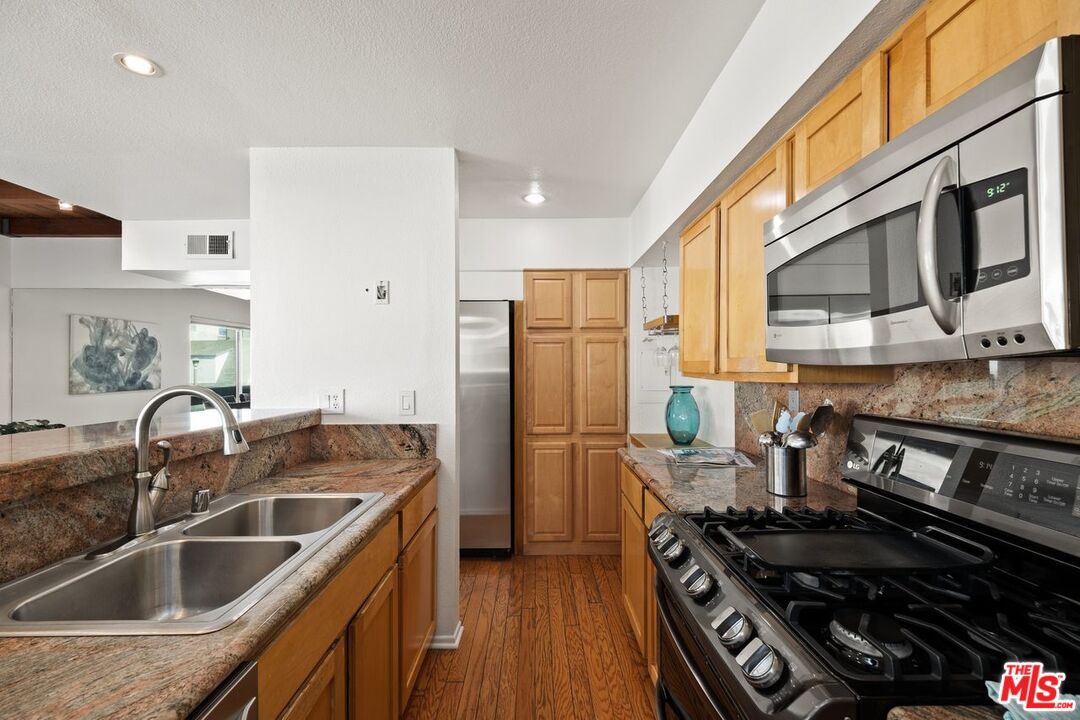 30 Quarterdeck Street, Unit 1 Marina del Rey, CA 90292 - Photo 14 of 37