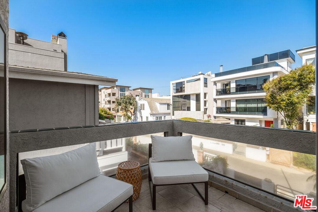 30 Quarterdeck Street, Unit 1 Marina del Rey, CA 90292 - Photo 16 of 37