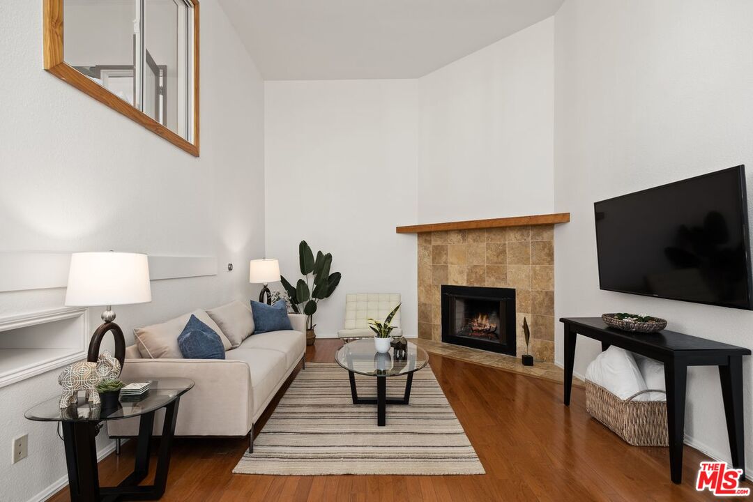 30 Quarterdeck Street, Unit 1 Marina del Rey, CA 90292 - Photo 19 of 37