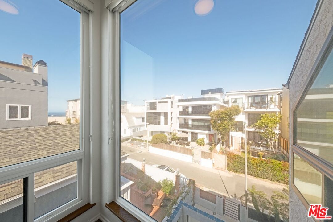 30 Quarterdeck Street, Unit 1 Marina del Rey, CA 90292 - Photo 27 of 37