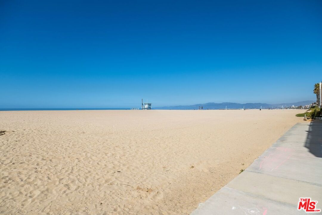 30 Quarterdeck Street, Unit 1 Marina del Rey, CA 90292 - Photo 31 of 37