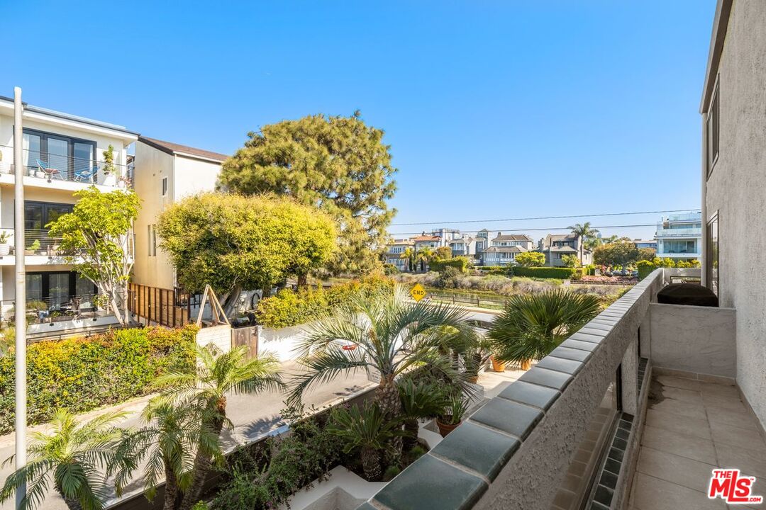 30 Quarterdeck Street, Unit 1 Marina del Rey, CA 90292 - Photo 32 of 37