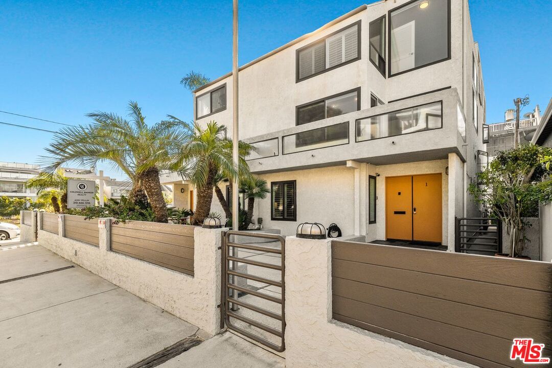 30 Quarterdeck Street, Unit 1 Marina del Rey, CA 90292 - Photo 33 of 37