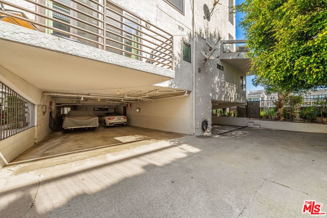 30 Quarterdeck Street, Unit 1 Marina del Rey, CA 90292 - Photo 34 of 37
