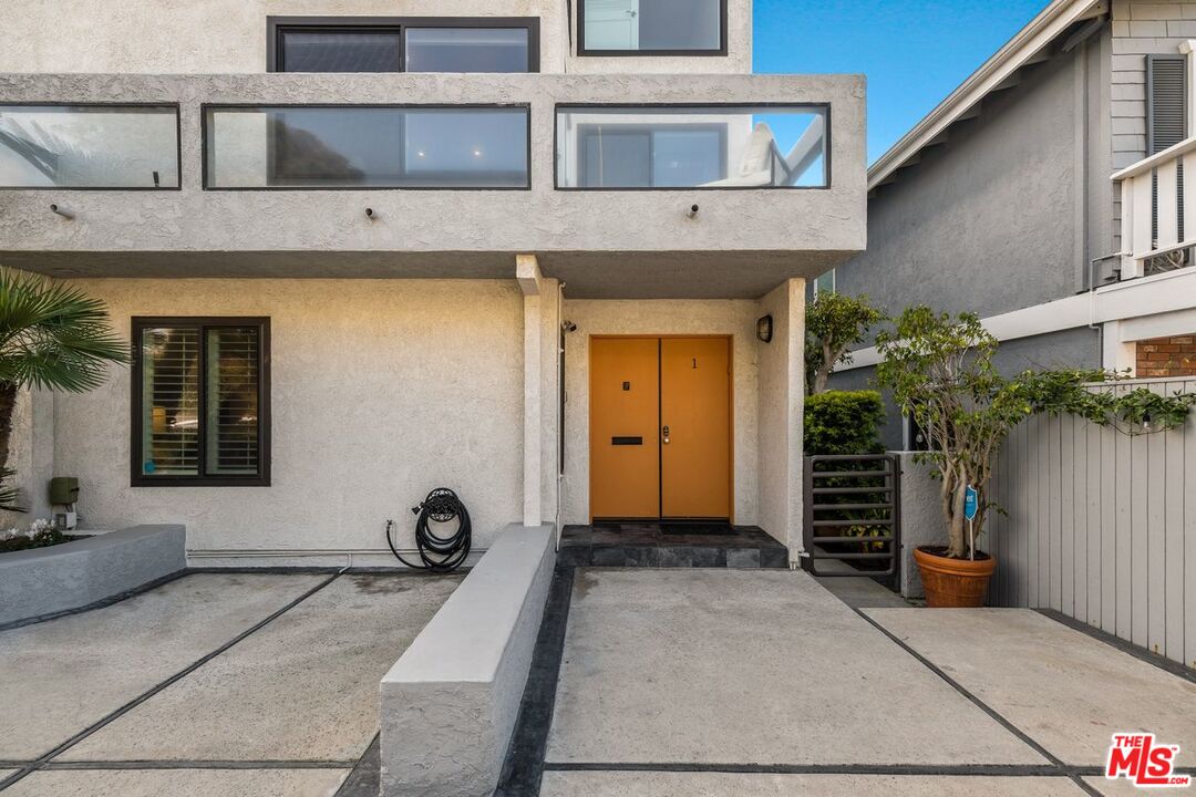 30 Quarterdeck Street, Unit 1 Marina del Rey, CA 90292 - Photo 35 of 37