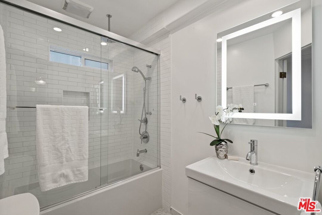 30 Quarterdeck Street, Unit 1 Marina del Rey, CA 90292 - Photo 10 of 37