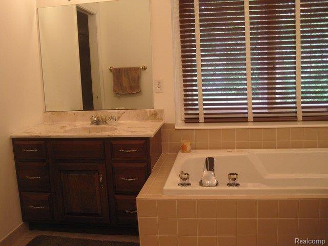 6974 Summit Ridge Brighton, MI 48116 - Photo 13 of 22 Master Bath
