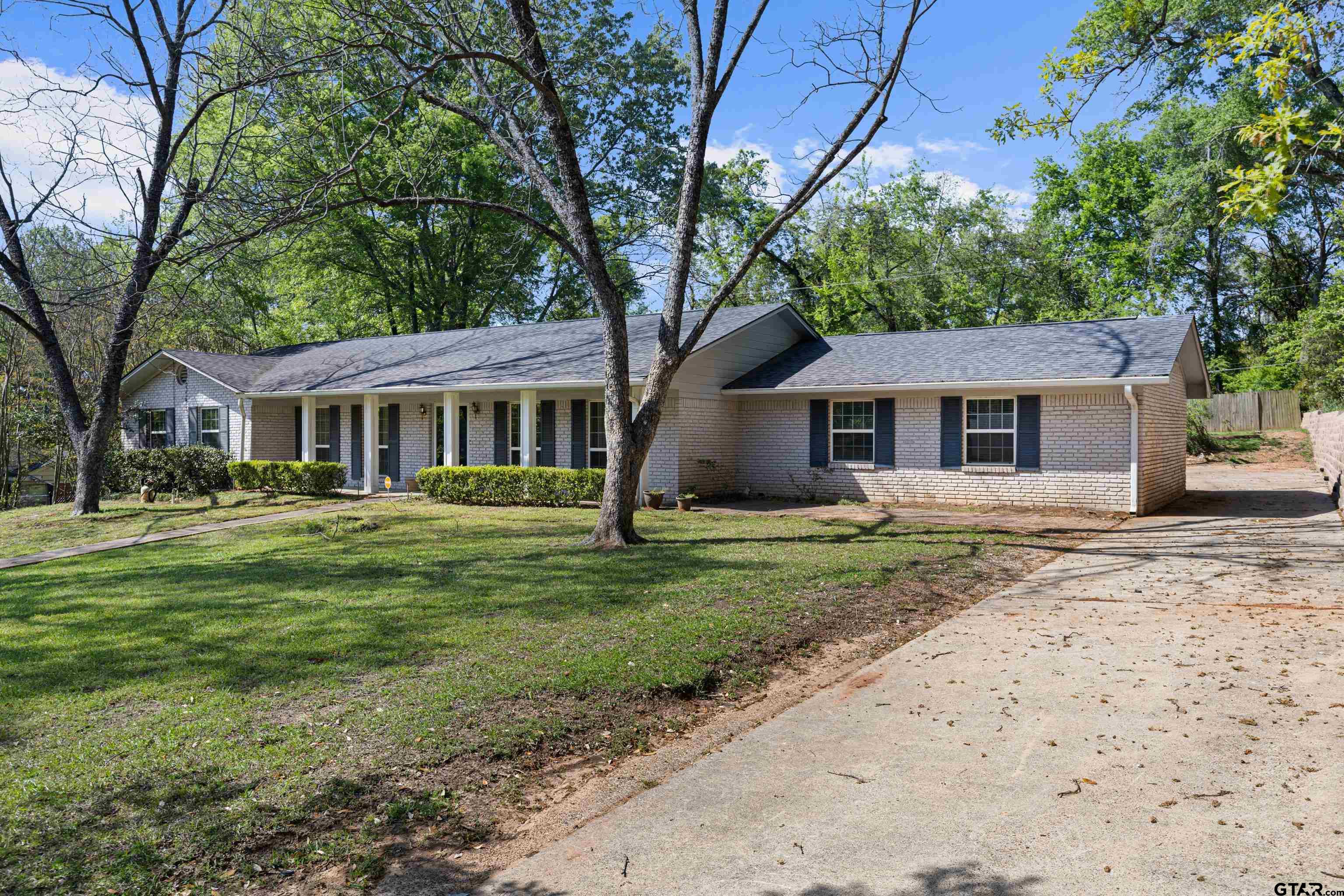 7 Lindsey Lane Longview, TX 75601 - Photo 2 of 36 a front view of a house with a garden
