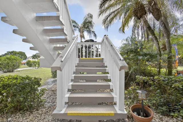 a view of entryway with a front door