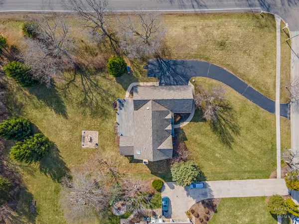 $600,000 | 657 Old Westbury Road, Crystal Lake, IL 60012