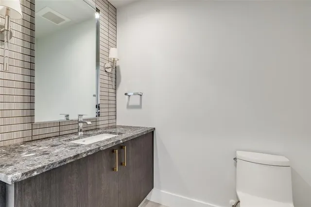 $6,550 | 8119 Douglas Avenue, Unit 206, Dallas, TX 75225