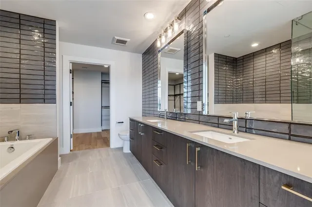 $6,550 | 8119 Douglas Avenue, Unit 206, Dallas, TX 75225