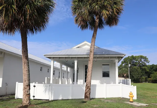 $2,600 | 4980 Southeast Railway Avenue, Stuart, FL 34997