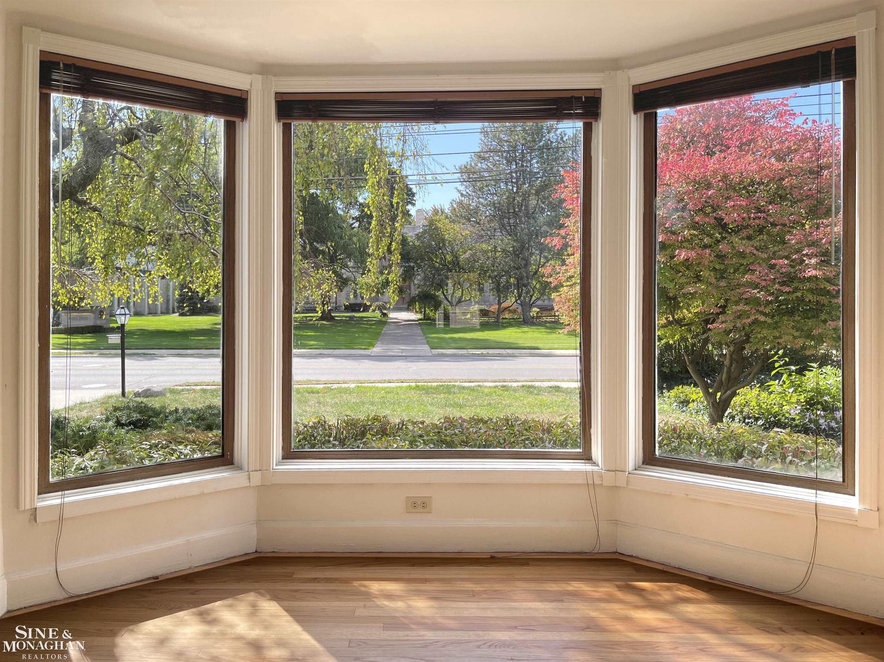 208 Moross Road Grosse Pointe, MI 48236 - Photo 8 of 35 50092814-7.JPG