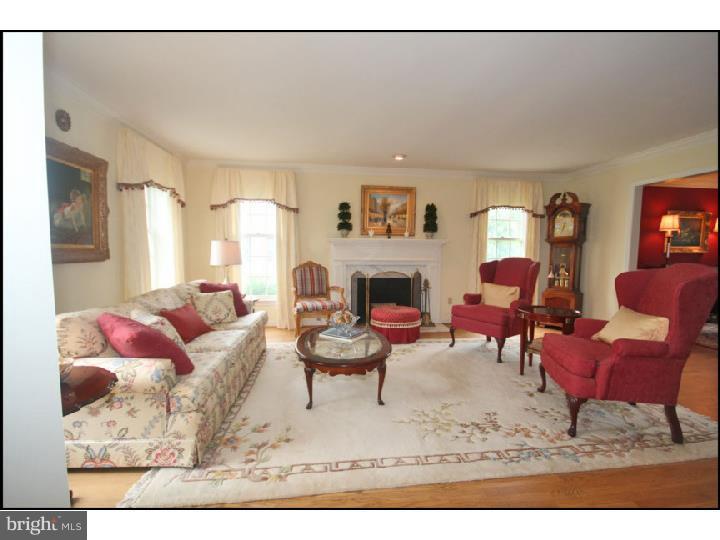865 Springbank Lane Wayne, PA 19087 - Photo 3 of 25 Living Room
