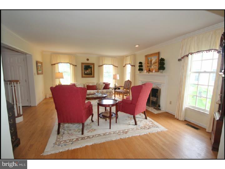 865 Springbank Lane Wayne, PA 19087 - Photo 4 of 25 Living Room
