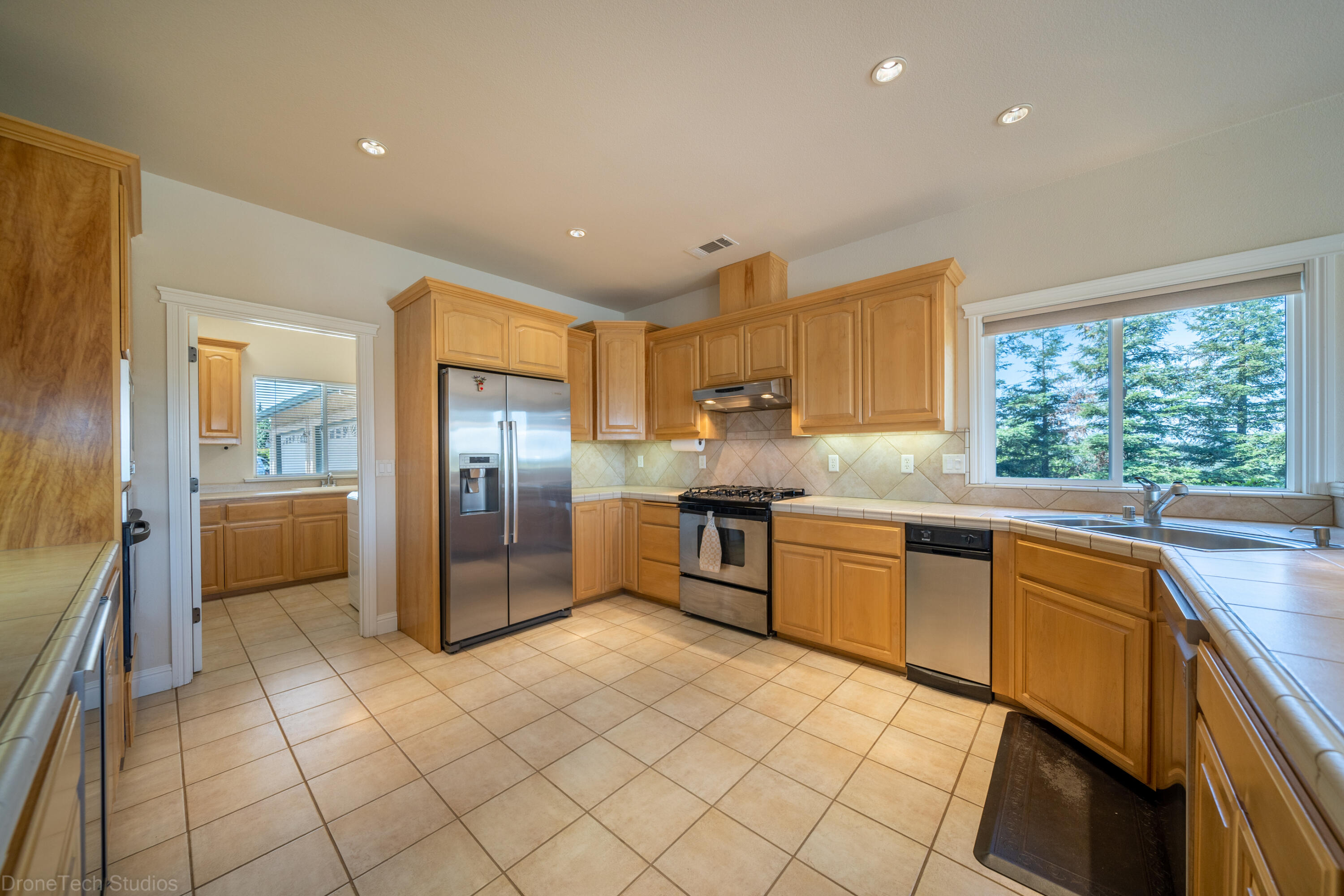 6930 Amber Ridge Drive Anderson, CA 96007 - Photo 12 of 54 6930 Amber Ridge Dr-19