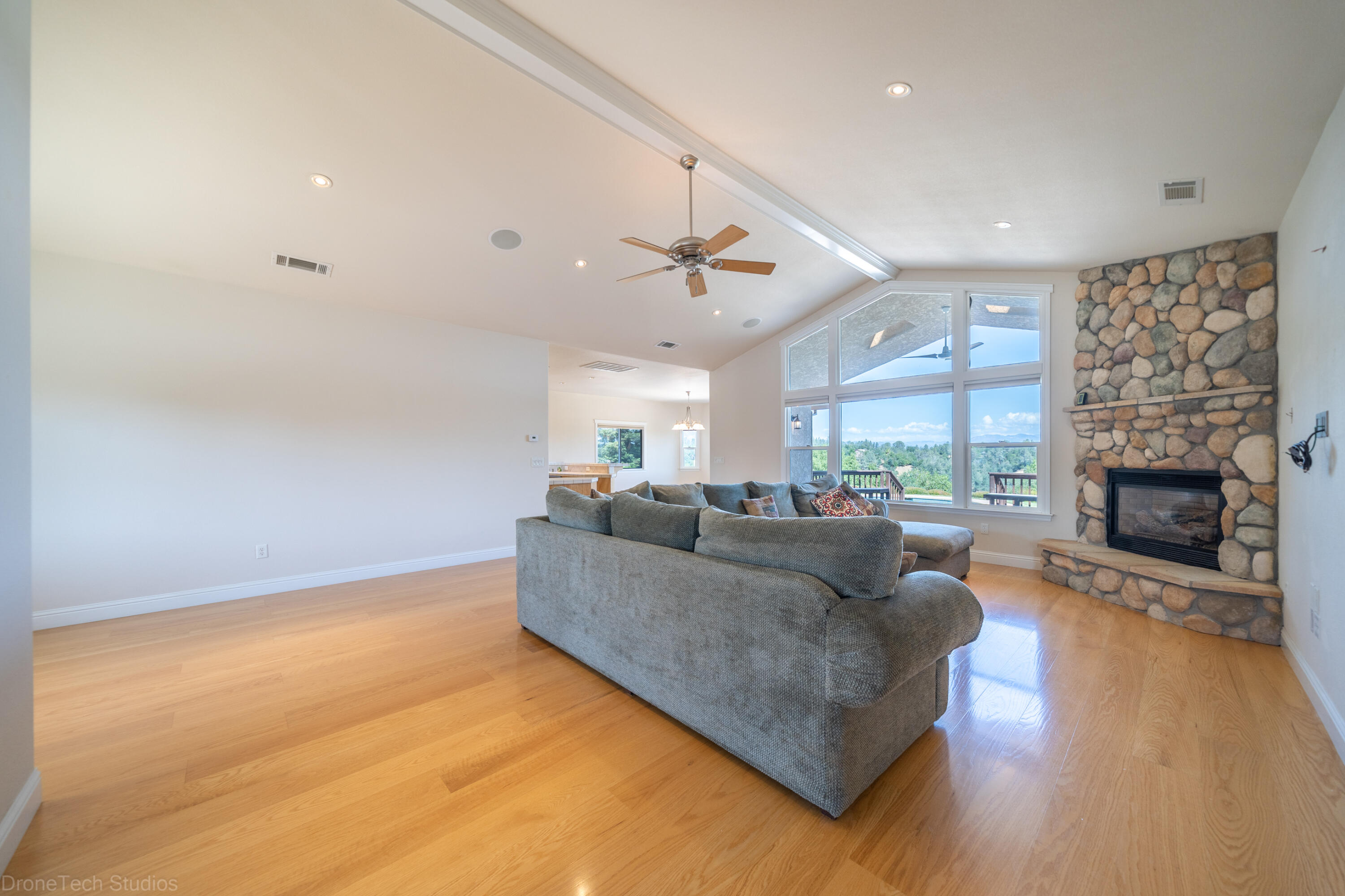 6930 Amber Ridge Drive Anderson, CA 96007 - Photo 6 of 54 6930 Amber Ridge Dr-11