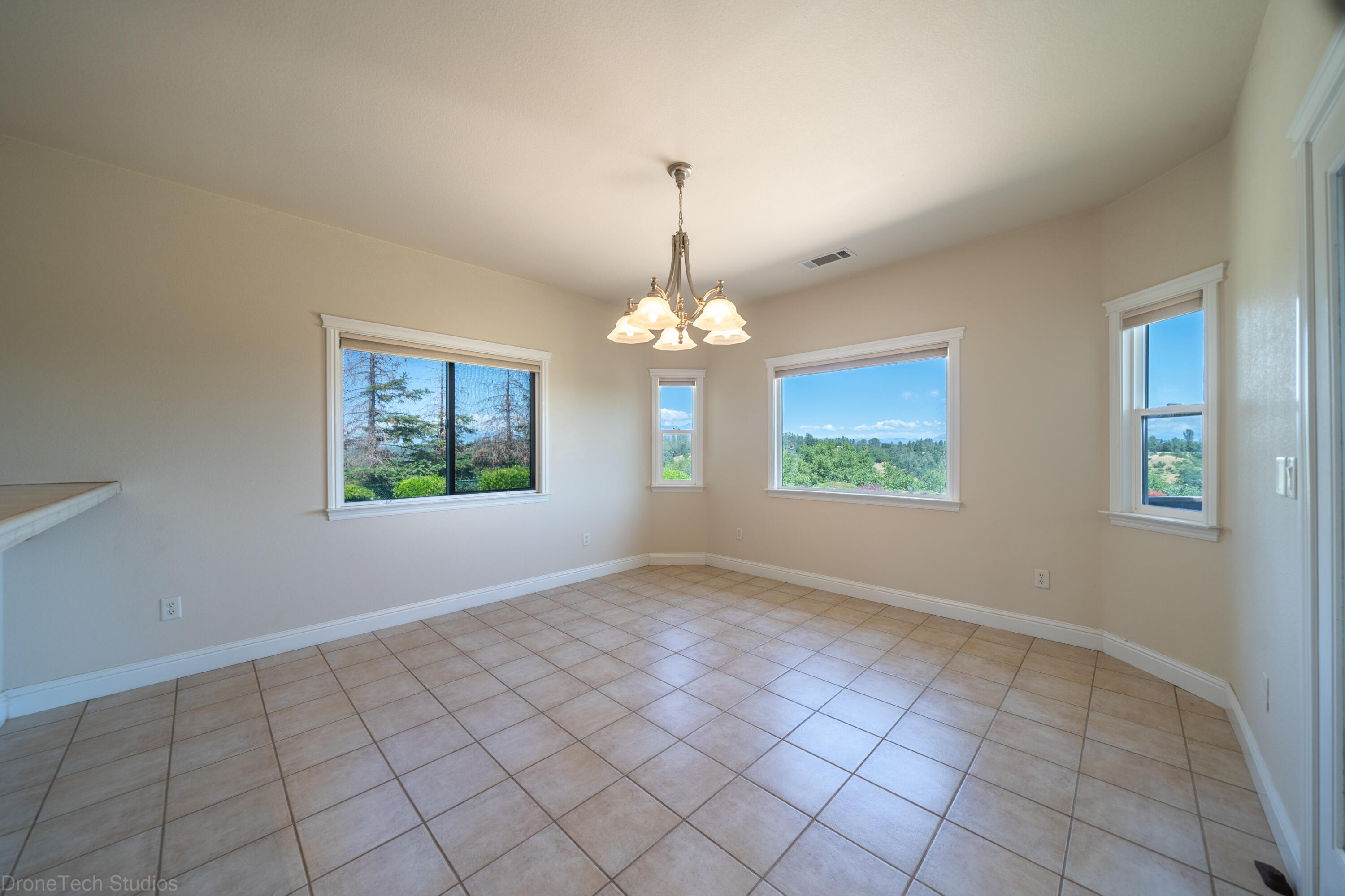 6930 Amber Ridge Drive Anderson, CA 96007 - Photo 10 of 54 6930 Amber Ridge Dr-16
