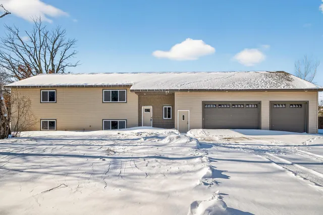 $500,000 | 25882 101st Street Northwest, Zimmerman, MN 55398