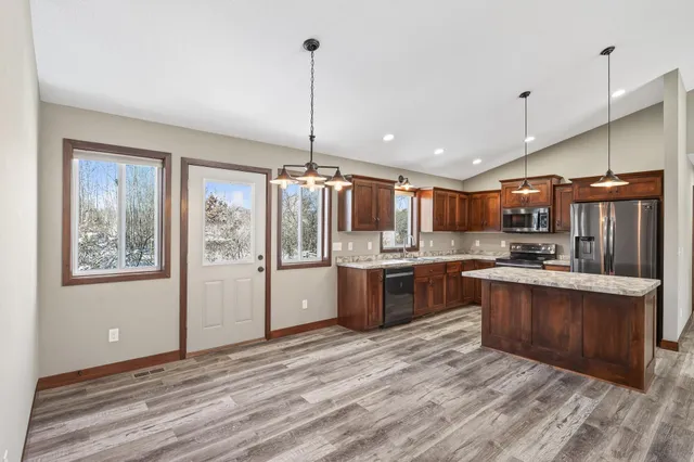 $500,000 | 25882 101st Street Northwest, Zimmerman, MN 55398