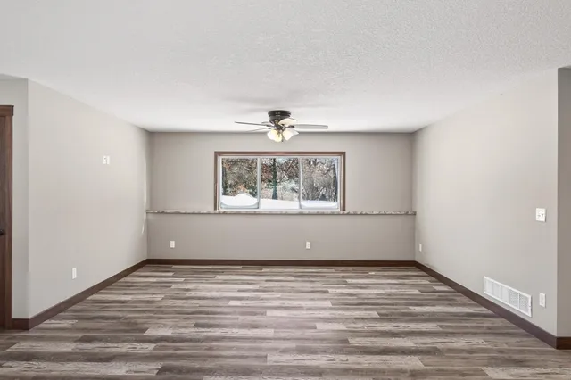 $500,000 | 25882 101st Street Northwest, Zimmerman, MN 55398