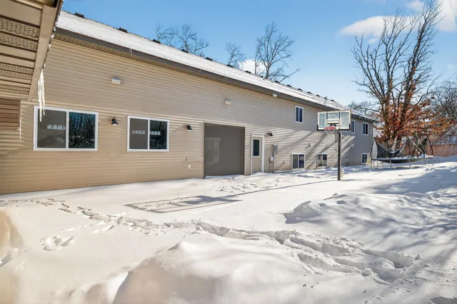 $500,000 | 25882 101st Street Northwest, Zimmerman, MN 55398