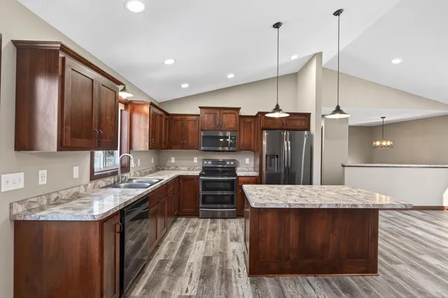 $500,000 | 25882 101st Street Northwest, Zimmerman, MN 55398