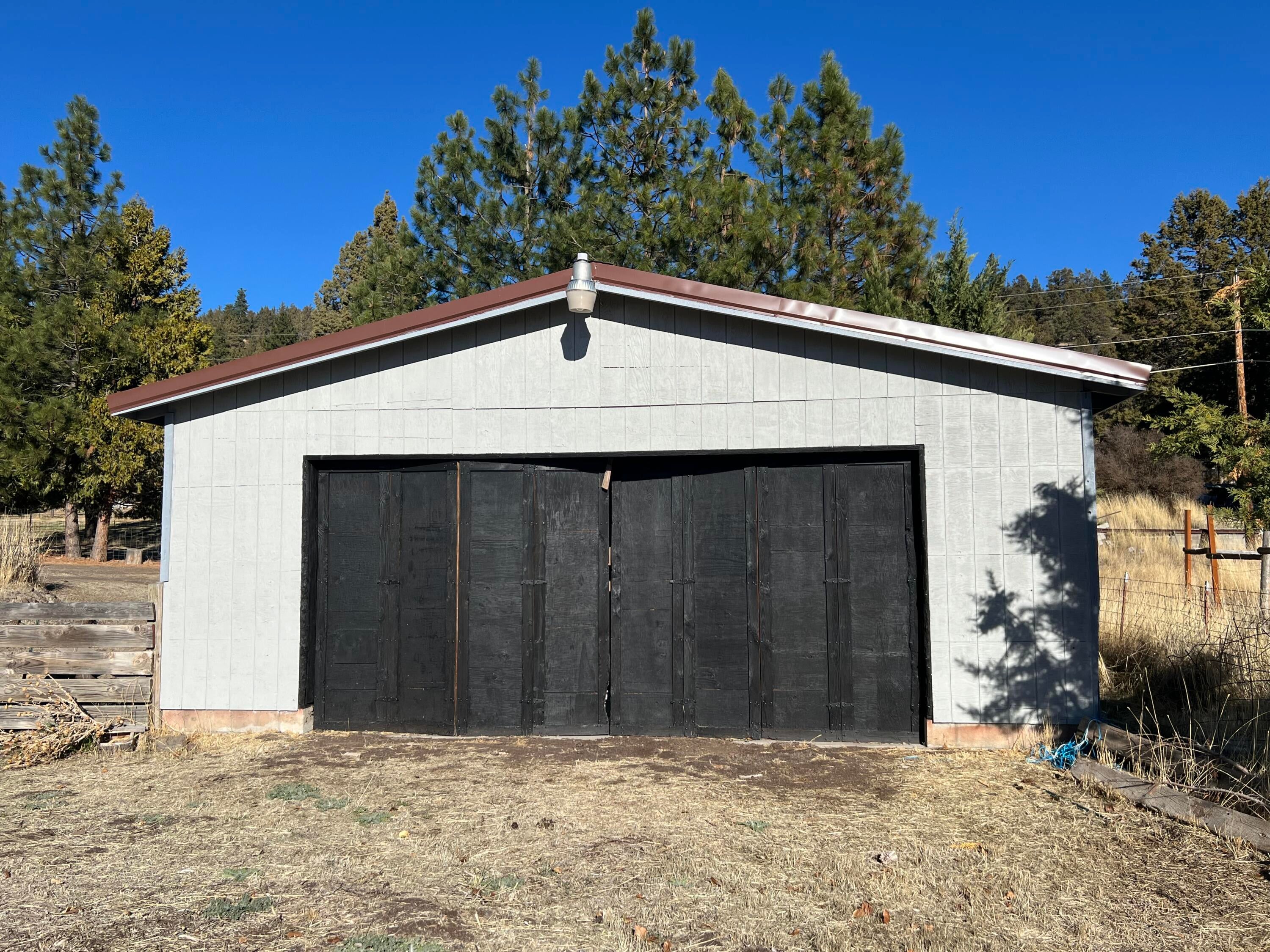 9728 Ben Kerns Road Klamath Falls, OR 97601 - Photo 52 of 58 Garage