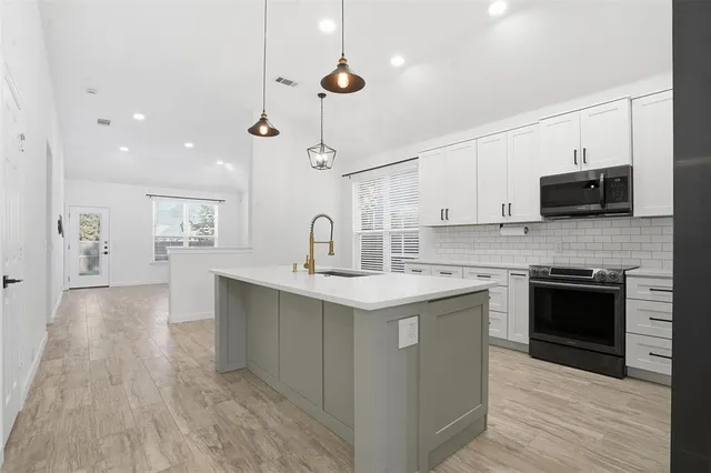 $2,895 | 7040 Alcala, Grand Prairie, TX 75054