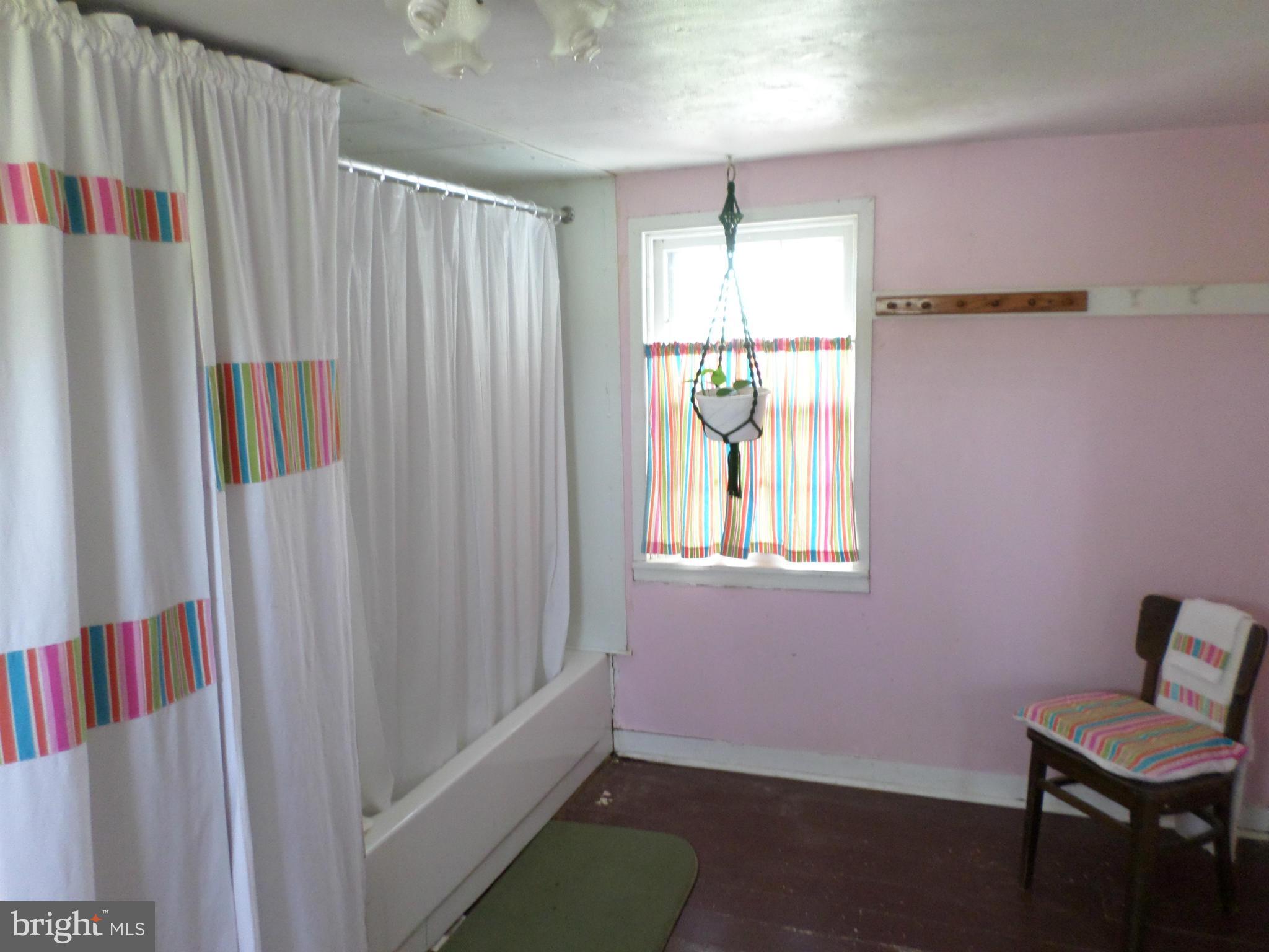10703 Coppermine Road Woodsboro, MD 21798 - Photo 3 of 19 Bath