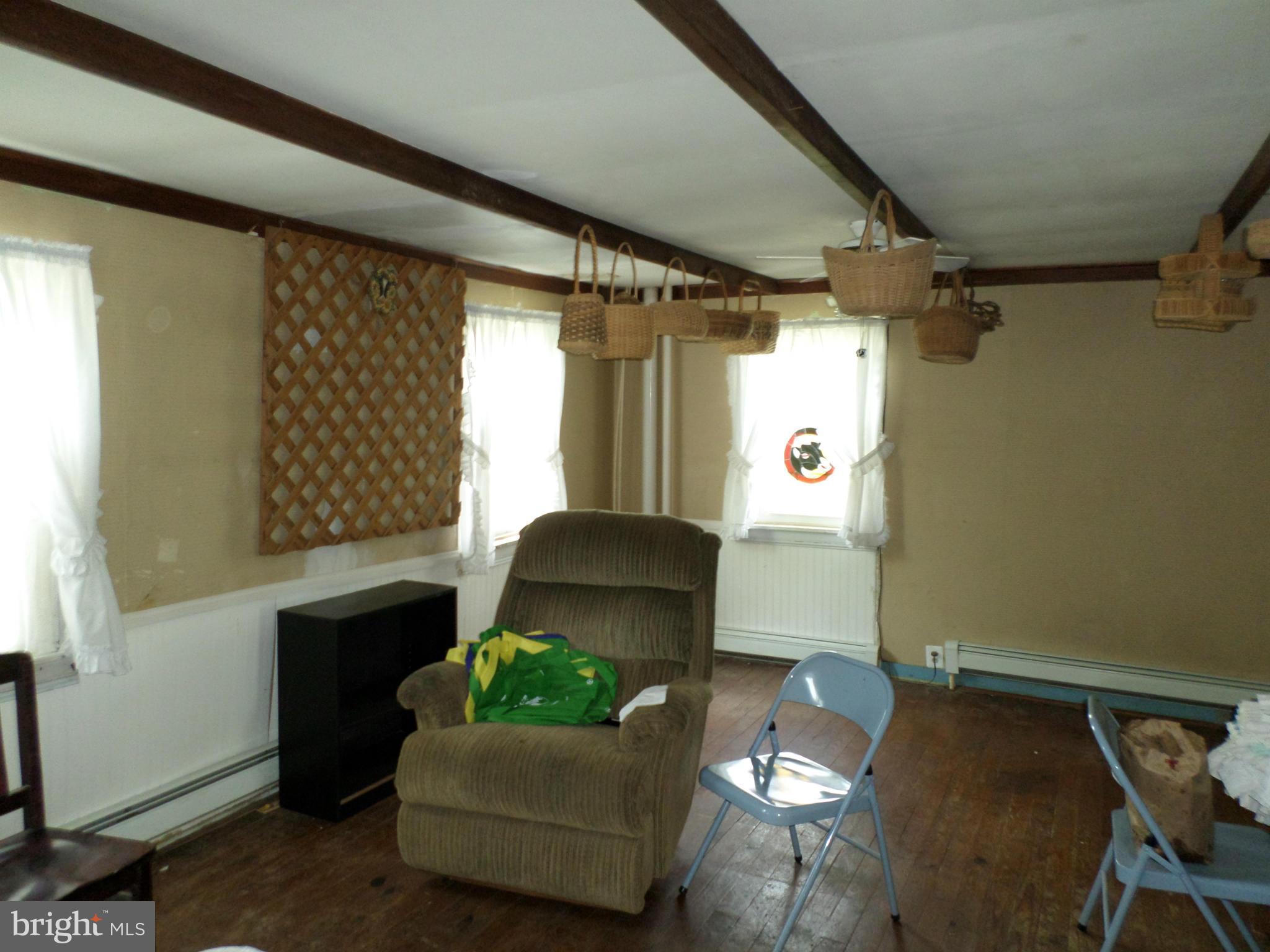 10703 Coppermine Road Woodsboro, MD 21798 - Photo 6 of 19 Living Room