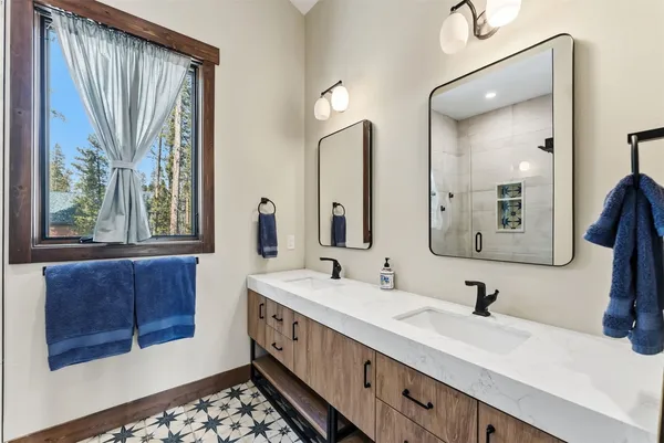 a bathroom with 2 sink and a mirror