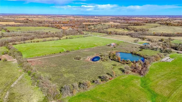 $849,900 | 342 Southwest 701st Road, Centerview, MO 64019