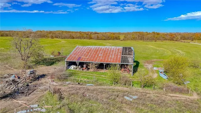 $849,900 | 342 Southwest 701st Road, Centerview, MO 64019