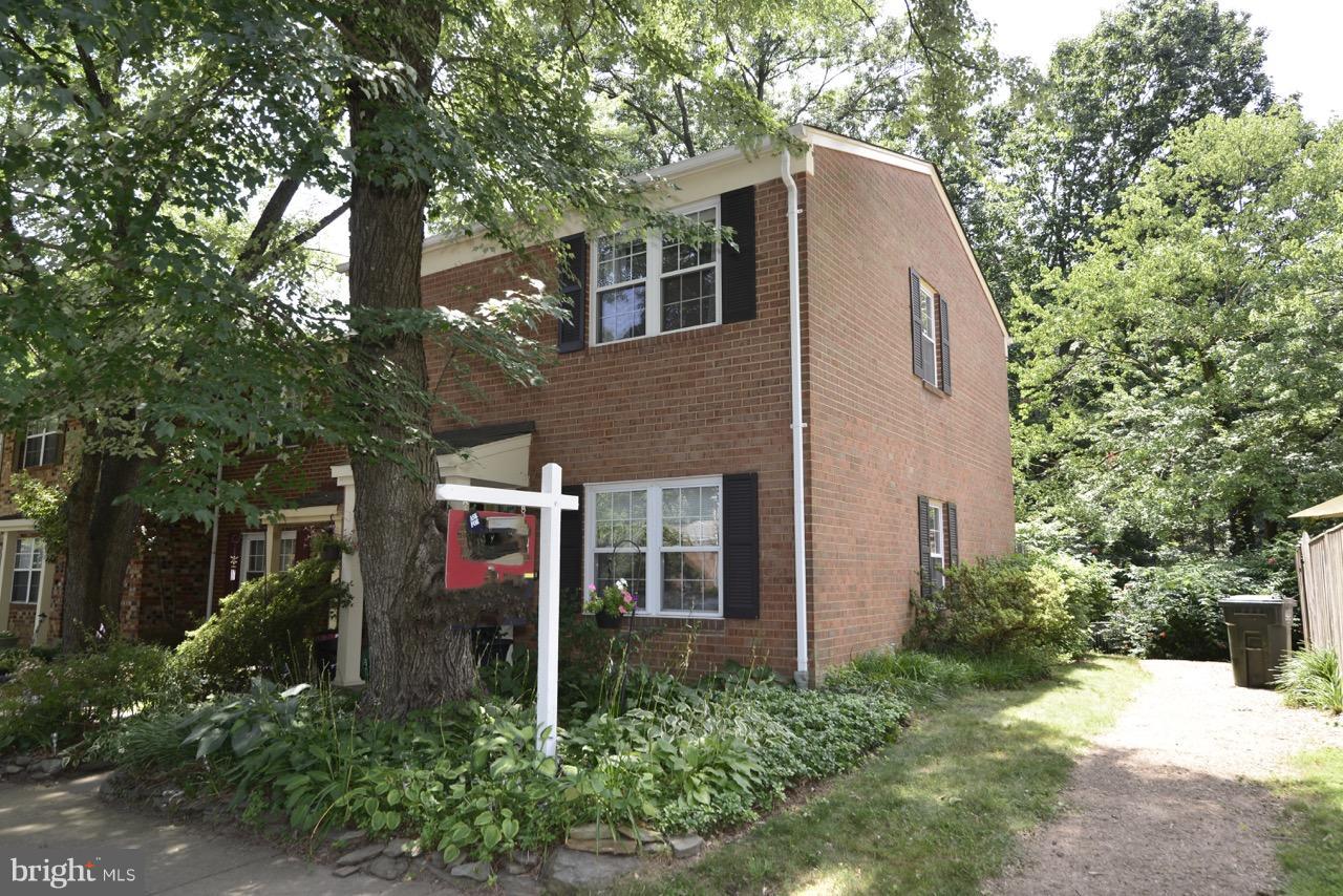 2252 Gunsmith Square Reston, VA 20191 - Photo 2 of 28 Exterior (Front)
