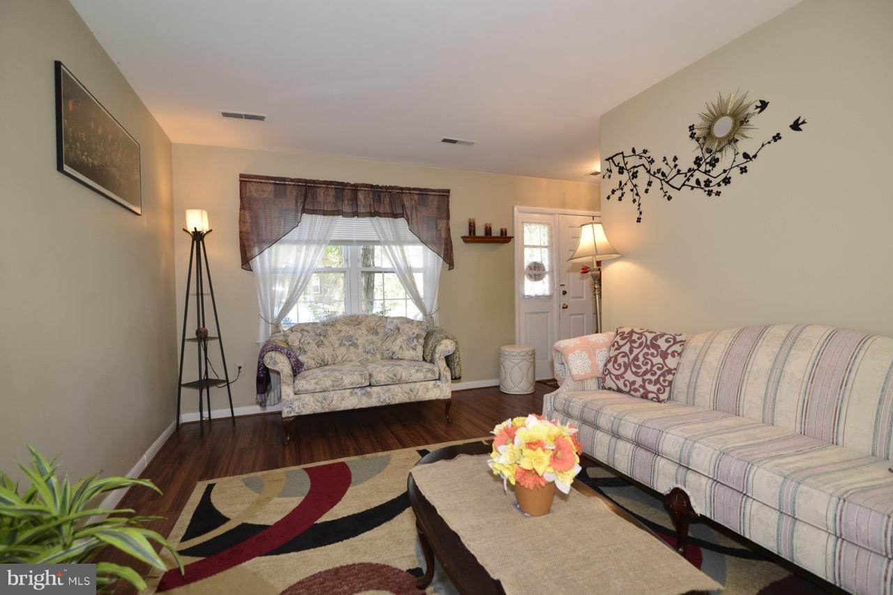 2252 Gunsmith Square Reston, VA 20191 - Photo 11 of 28 Living Room