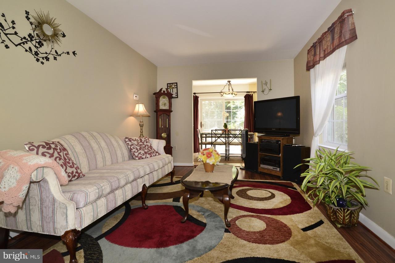 2252 Gunsmith Square Reston, VA 20191 - Photo 12 of 28 Living Room