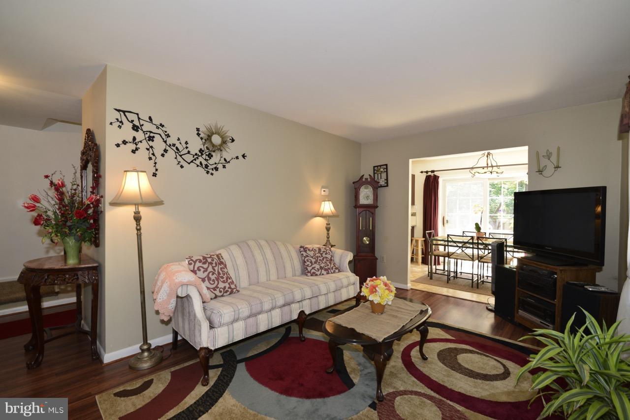 2252 Gunsmith Square Reston, VA 20191 - Photo 13 of 28 Living Room