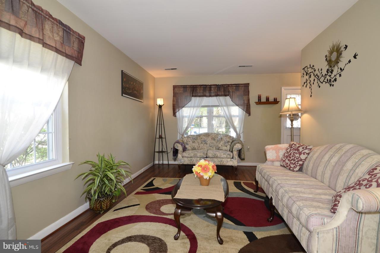 2252 Gunsmith Square Reston, VA 20191 - Photo 14 of 28 Living Room