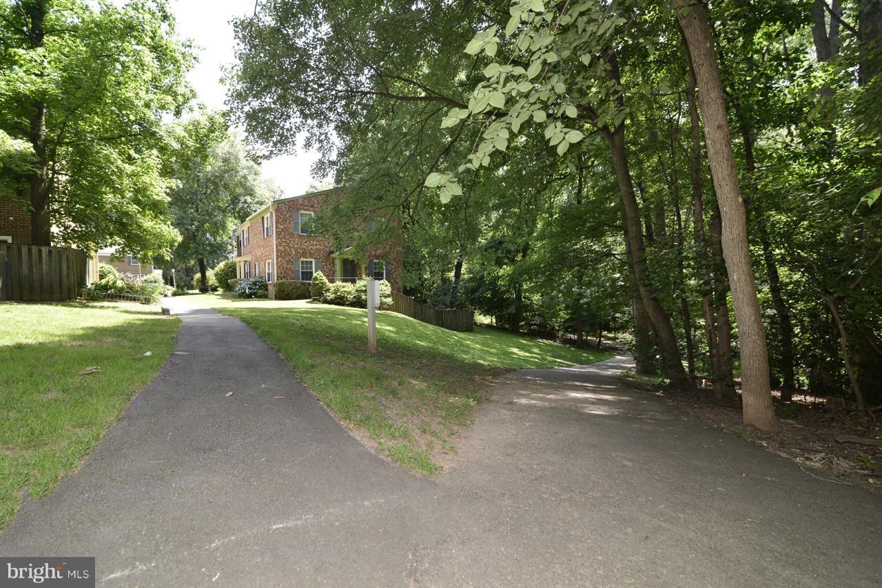 2252 Gunsmith Square Reston, VA 20191 - Photo 27 of 28 Community
