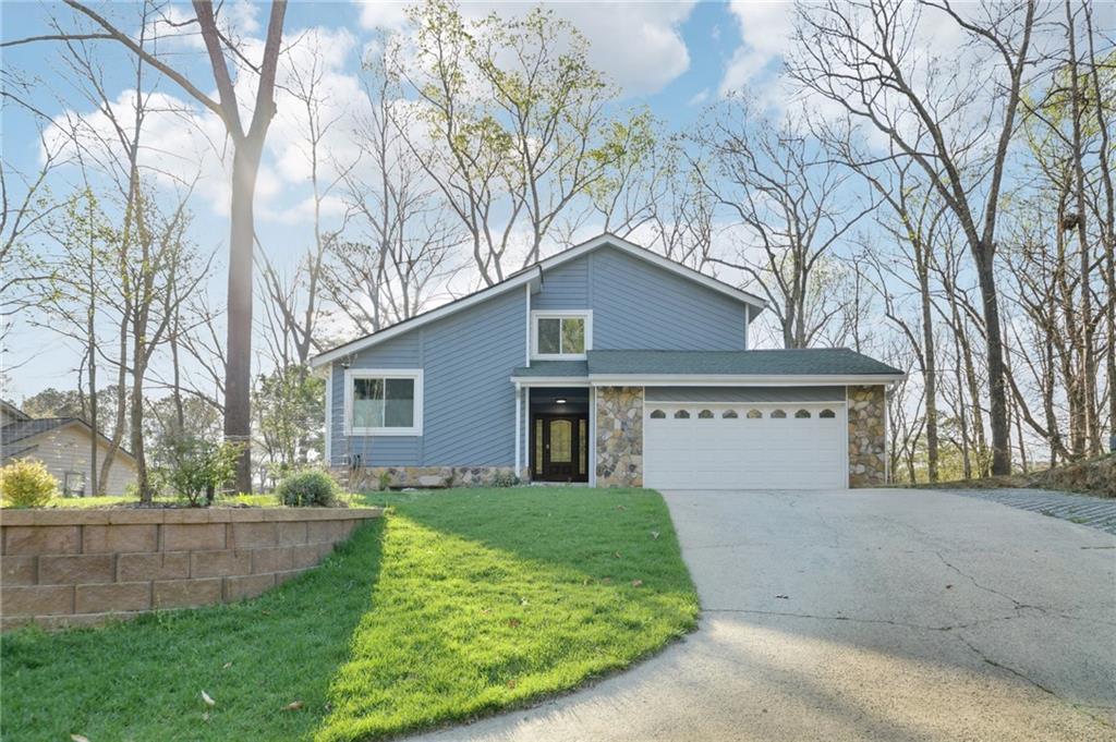 a view of a house with a yard
