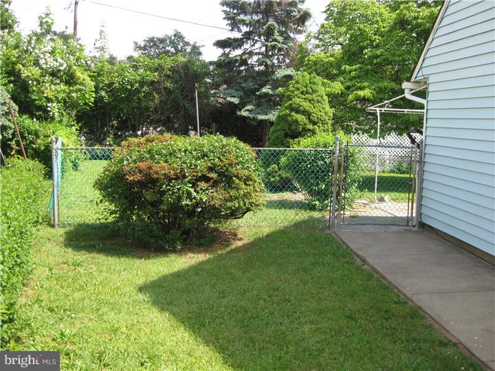 3212 Holyoke Road Philadelphia, PA 19114 - Photo 2 of 22 Exterior Side