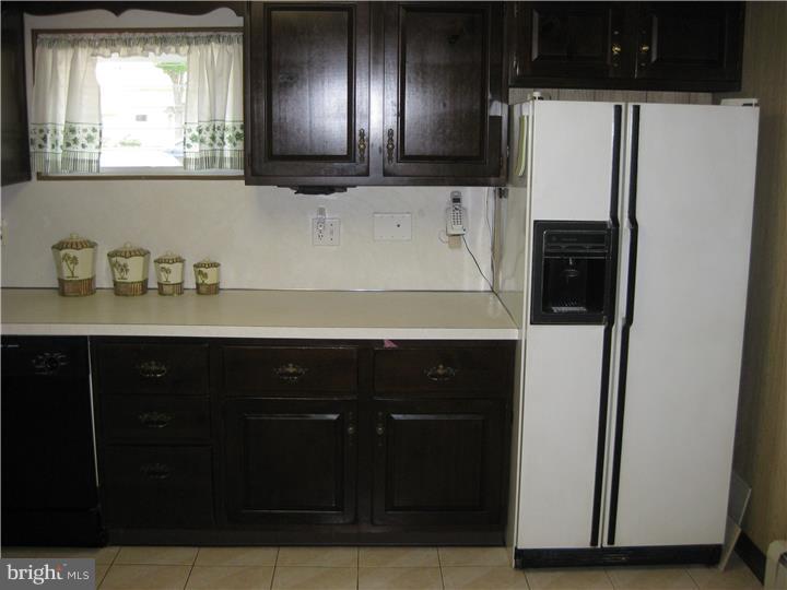3212 Holyoke Road Philadelphia, PA 19114 - Photo 11 of 22 Kitchen