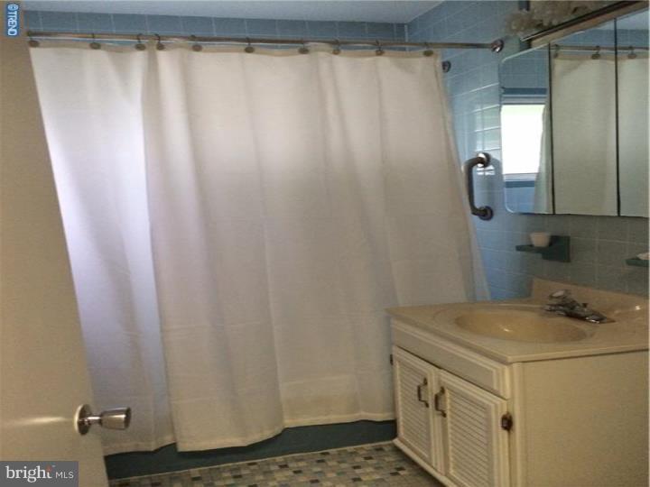 3212 Holyoke Road Philadelphia, PA 19114 - Photo 16 of 22 Bathroom