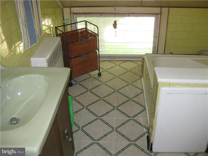 3212 Holyoke Road Philadelphia, PA 19114 - Photo 19 of 22 Bathroom