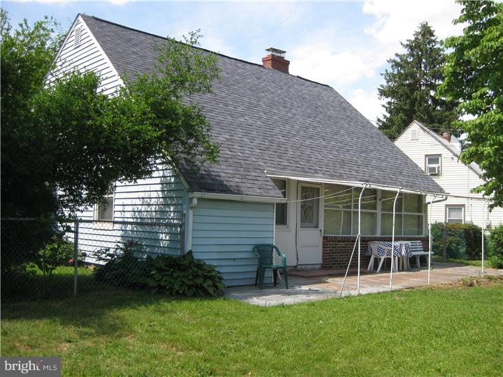 3212 Holyoke Road Philadelphia, PA 19114 - Photo 3 of 22 Exterior Back