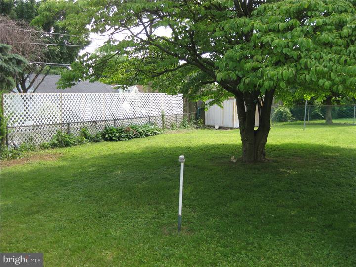 3212 Holyoke Road Philadelphia, PA 19114 - Photo 4 of 22 Back Yard